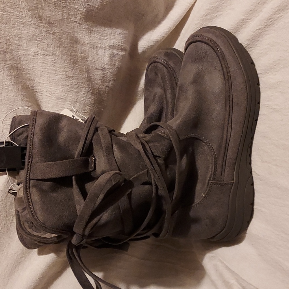 NWT women's grey boots